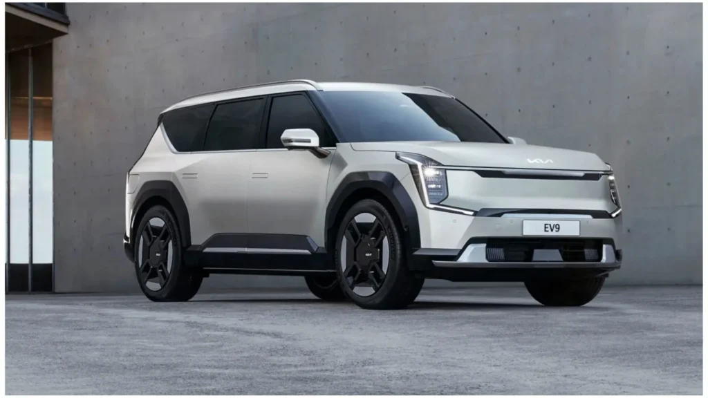 गरीबों के बजट में आ गई Kia की प्रीमियम 7 Seater कार, मिलेगा 1497cc का DOHC इंजन 1 Kia 7 Seater Car